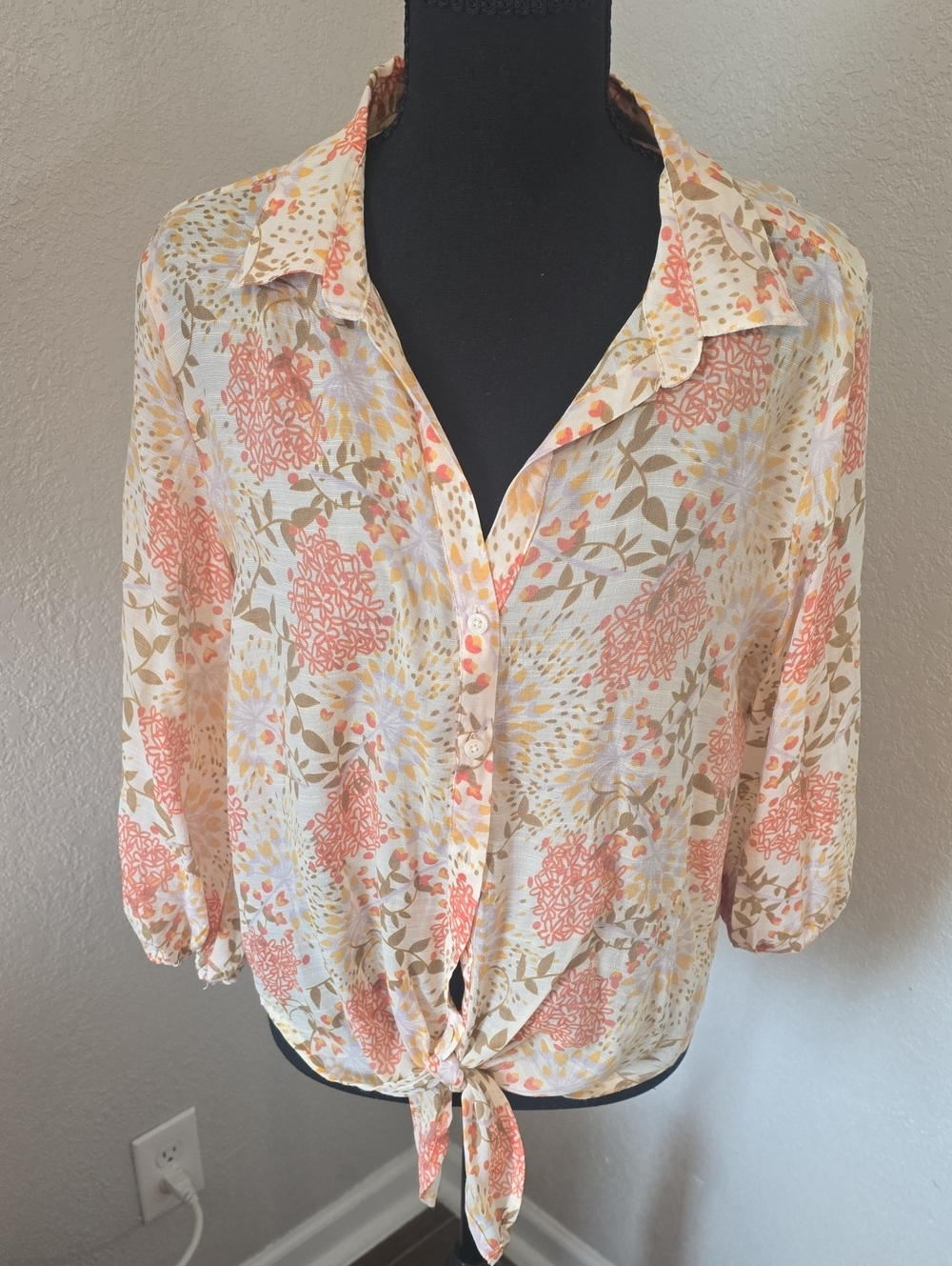 Harve Benard Coral & Cream Floral Tie-Front Button-Up Blouse